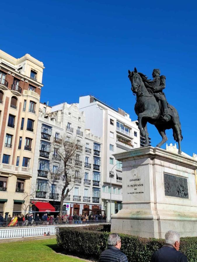 Apartamento V Alcalaretiro Ideal Parejas Madrid Bagian luar foto